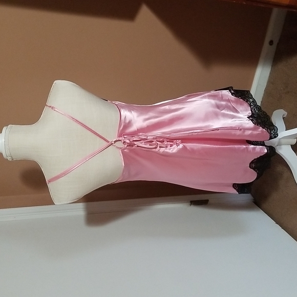 Fredricks of Hollywood. Large  camisole. - Picture 3 of 7